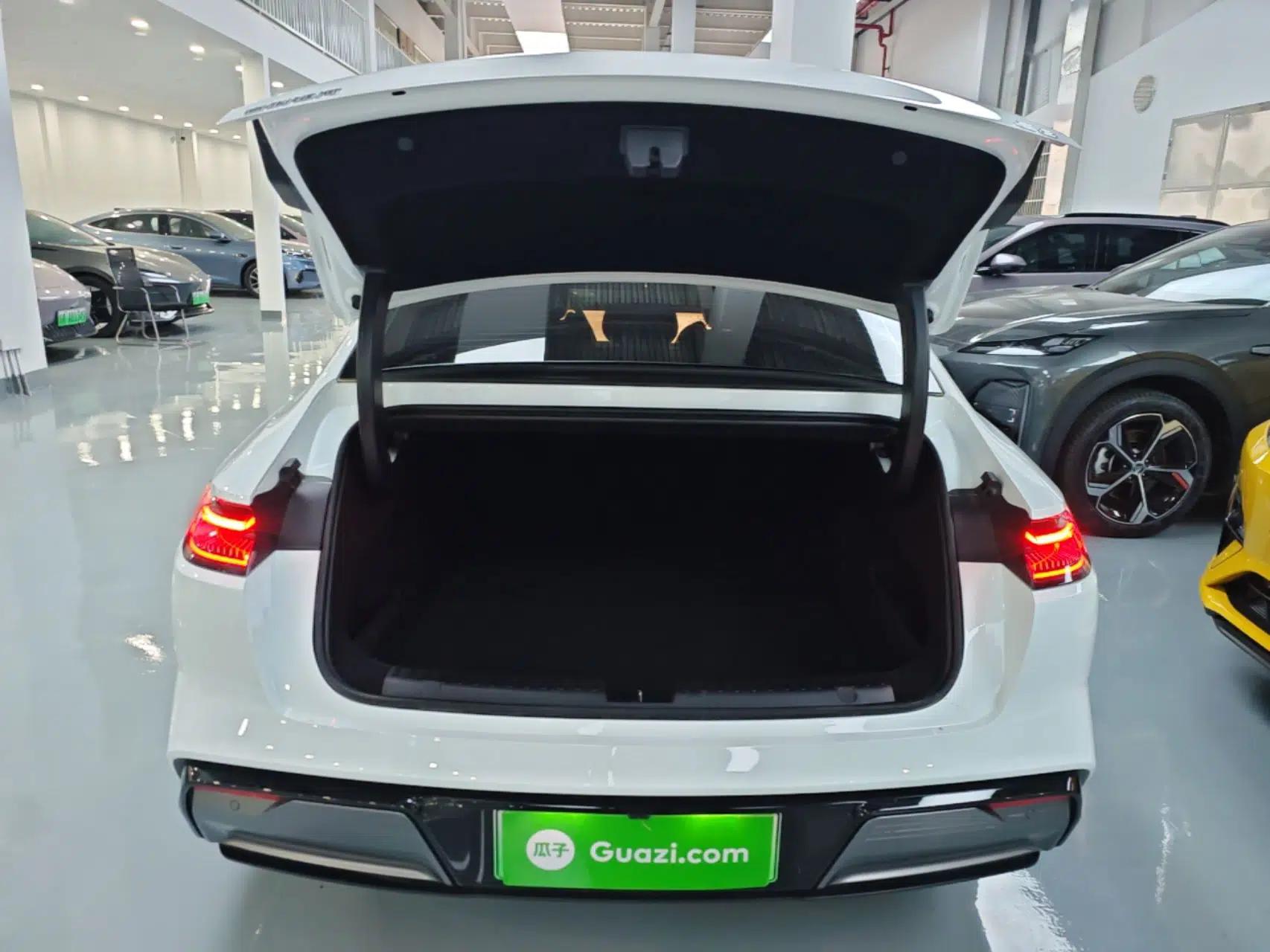 Geely Galaxy E8 2024 550 km Range Rear-Wheel-Drive PRO — миниатюра 22