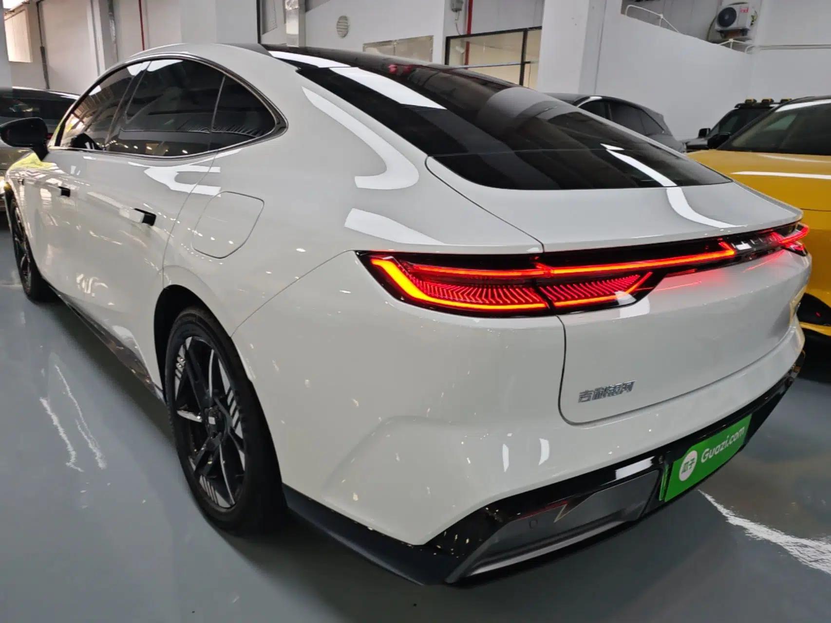 Geely Galaxy E8 2024 550 km Range Rear-Wheel-Drive PRO — миниатюра 4