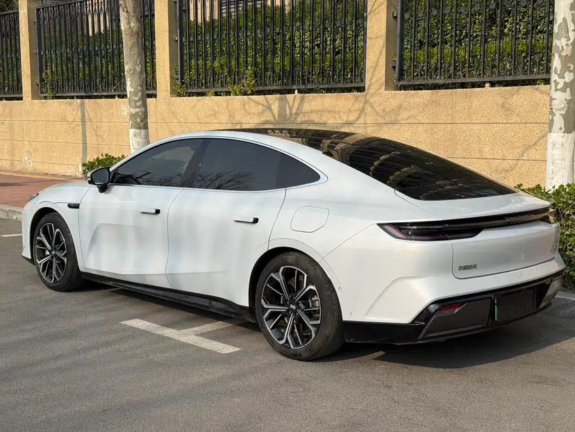 Geely Galaxy E8 2025 700 km Long-Range Intelligent Driving Version — миниатюра 13
