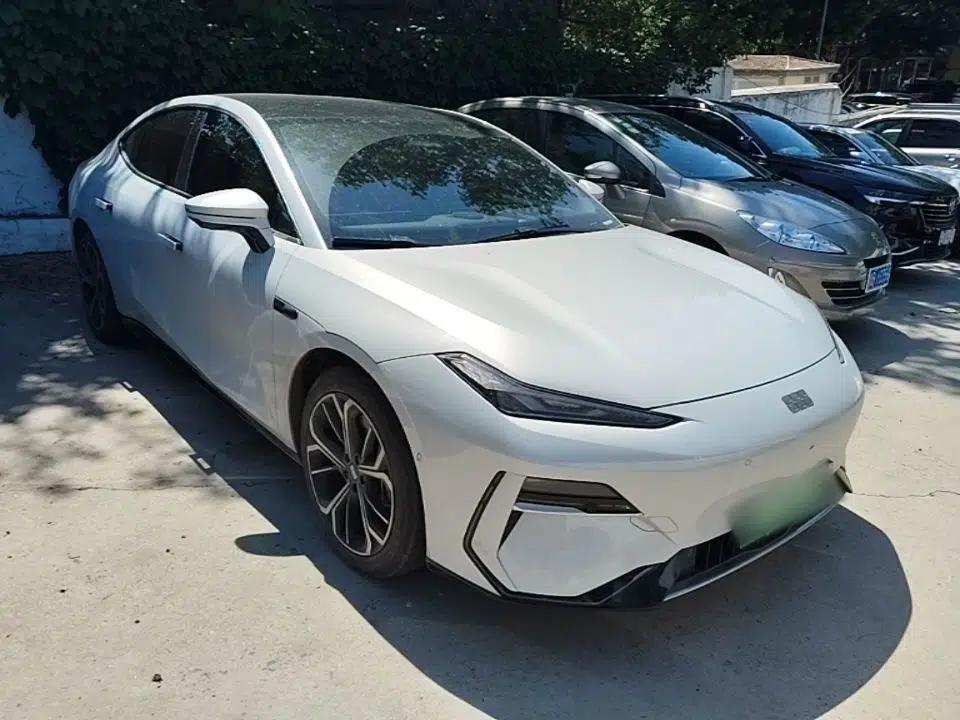 Geely Galaxy E8 2025 700 km Long-Range Intelligent Driving Version — миниатюра 3