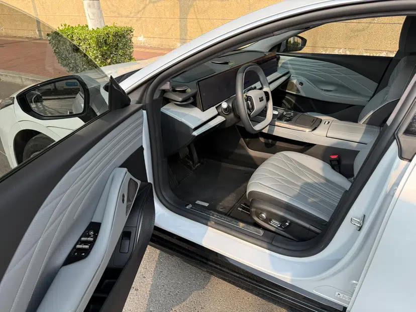 Geely Galaxy E8 2025 700 km Long-Range Intelligent Driving Version — миниатюра 29