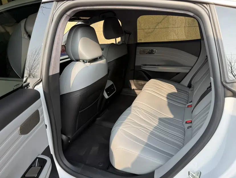 Geely Galaxy E8 2025 700 km Long-Range Intelligent Driving Version — миниатюра 31