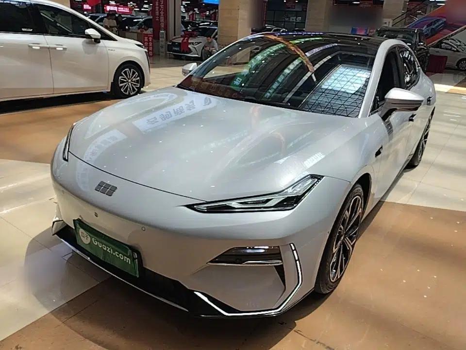 Geely Galaxy E8 2025 700 km Long-Range Intelligent Driving Version — миниатюра 1