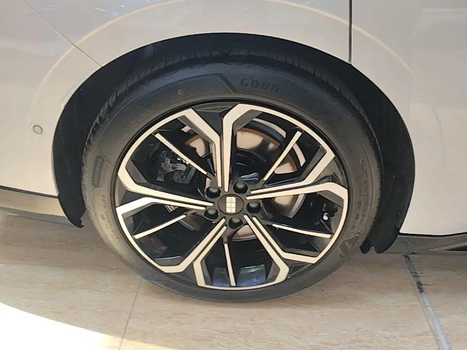 Geely Galaxy E8 2025 700 km Long-Range Intelligent Driving Version — миниатюра 11