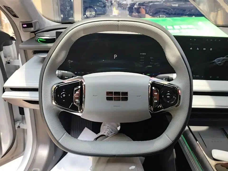 Geely Galaxy E8 2025 700 km Long-Range Intelligent Driving Version — миниатюра 13