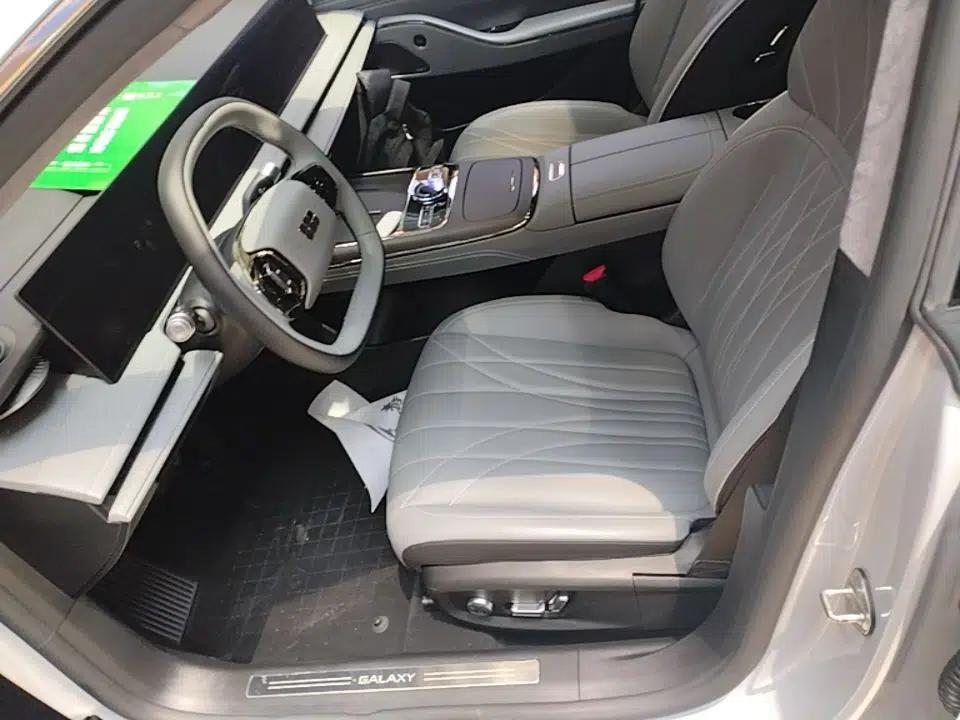 Geely Galaxy E8 2025 700 km Long-Range Intelligent Driving Version — миниатюра 17