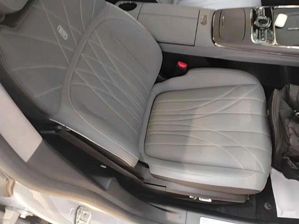 Geely Galaxy E8 2025 700 km Long-Range Intelligent Driving Version — миниатюра 19