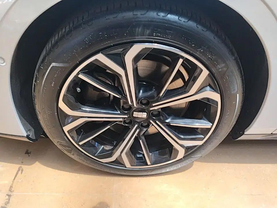 Geely Galaxy E8 2025 700 km Long-Range Intelligent Driving Version — миниатюра 10