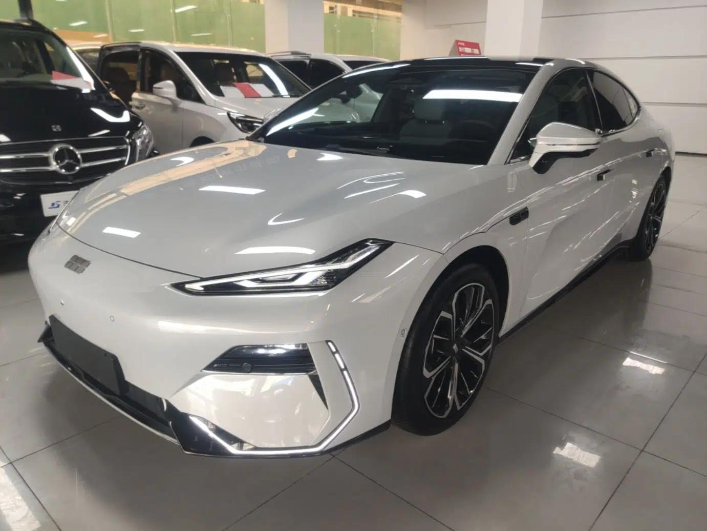 Geely Galaxy E8 2025 700 km Long-Range Intelligent Driving Version — миниатюра 1