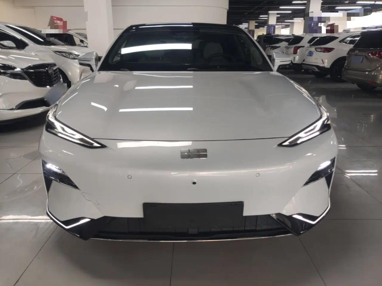 Geely Galaxy E8 2025 700 km Long-Range Intelligent Driving Version — миниатюра 2