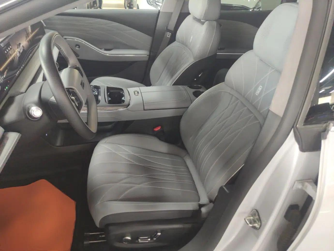 Geely Galaxy E8 2025 700 km Long-Range Intelligent Driving Version — миниатюра 17