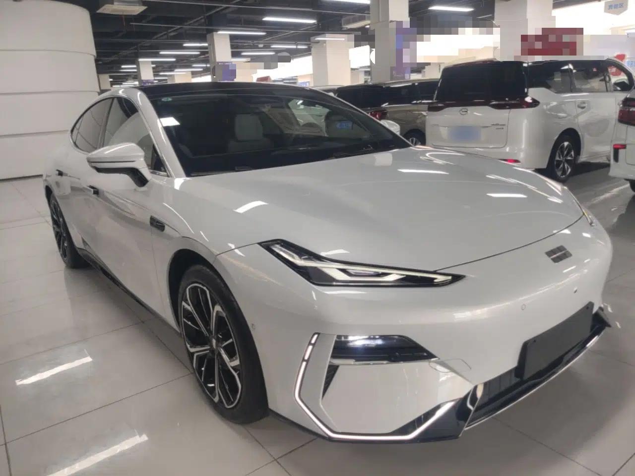 Geely Galaxy E8 2025 700 km Long-Range Intelligent Driving Version — миниатюра 3