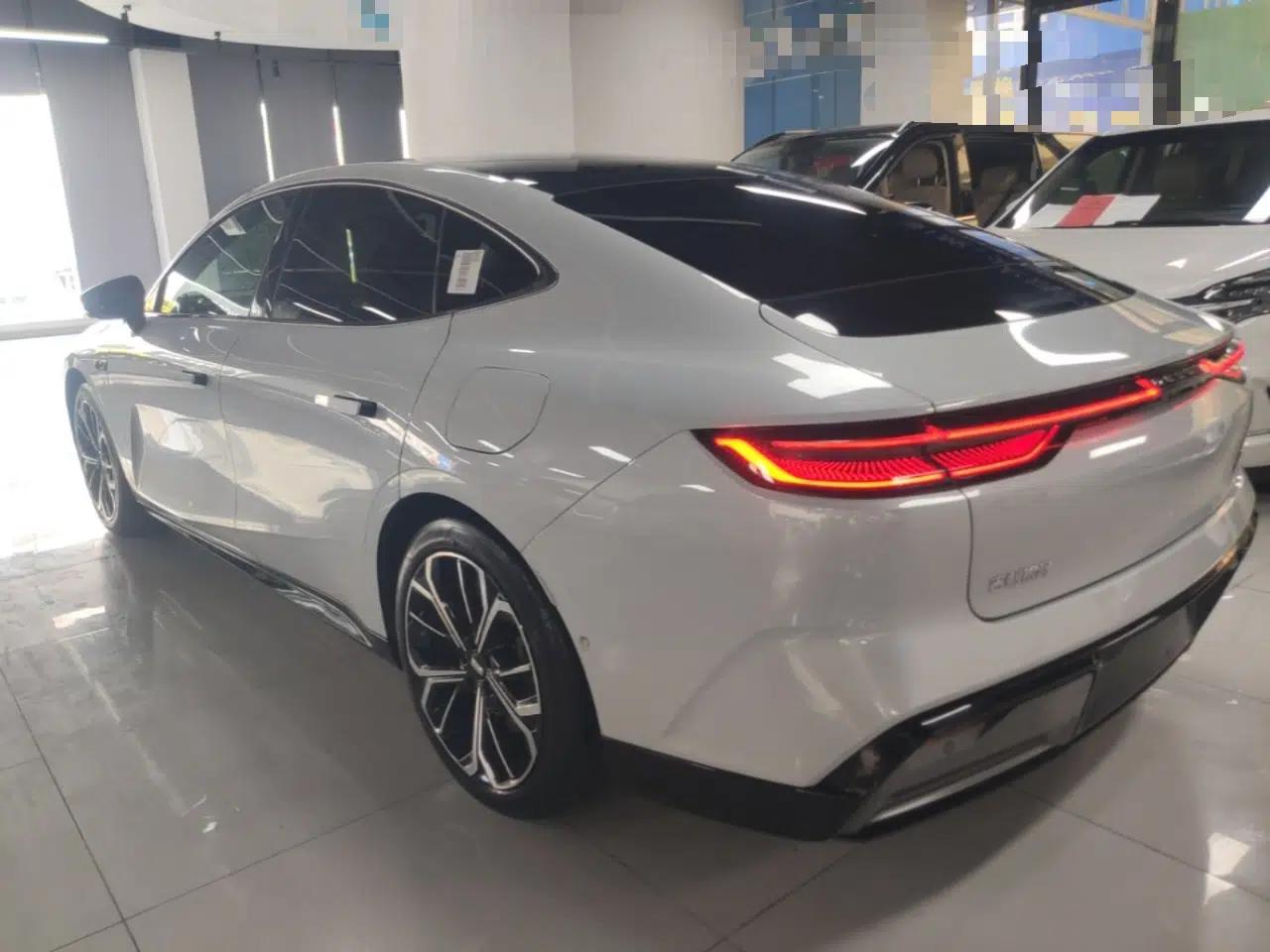 Geely Galaxy E8 2025 700 km Long-Range Intelligent Driving Version — миниатюра 4