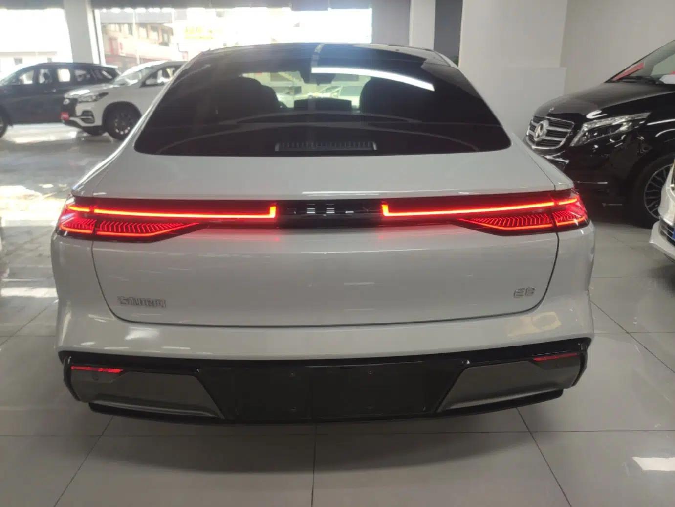 Geely Galaxy E8 2025 700 km Long-Range Intelligent Driving Version — миниатюра 5