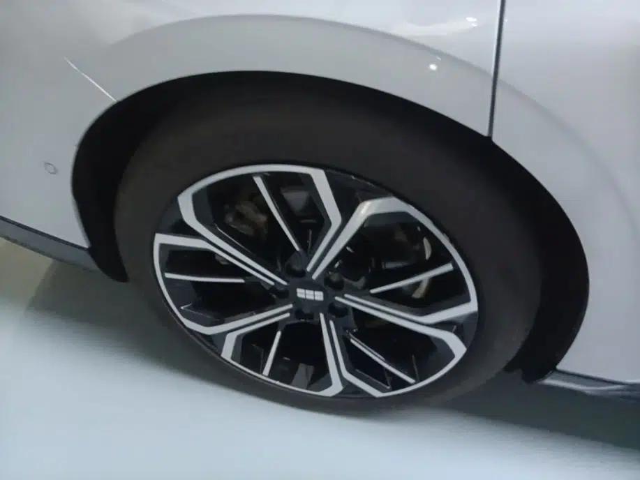 Geely Galaxy E8 2025 700 km Long-Range Intelligent Driving Version — миниатюра 11
