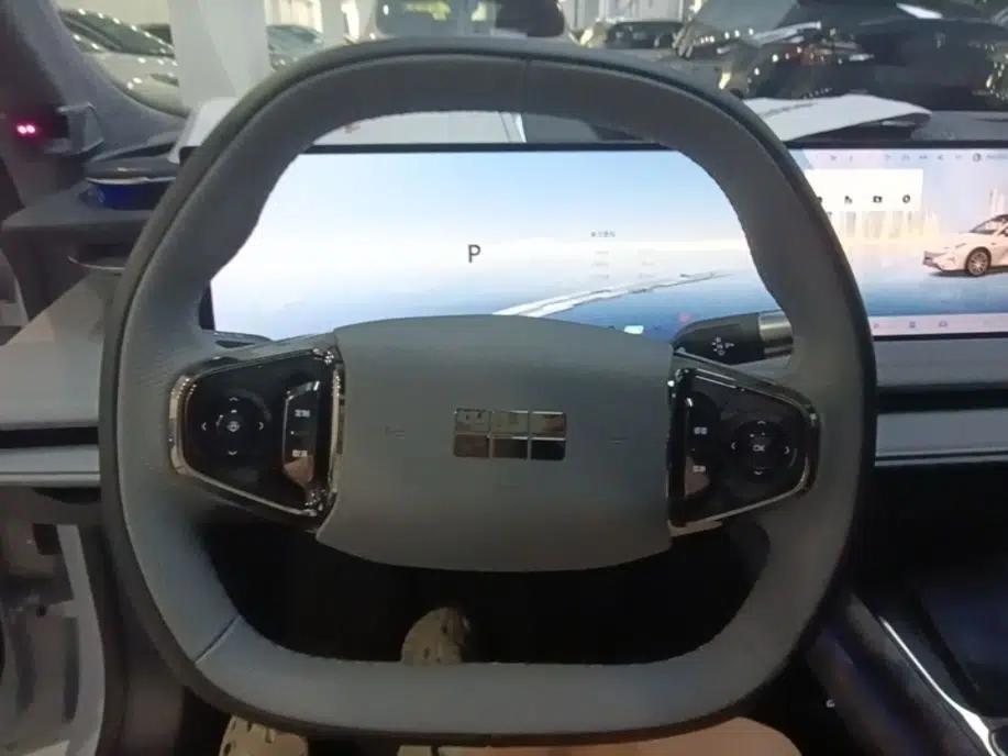 Geely Galaxy E8 2025 700 km Long-Range Intelligent Driving Version — миниатюра 13