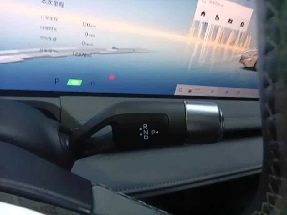 Geely Galaxy E8 2025 700 km Long-Range Intelligent Driving Version — миниатюра 16