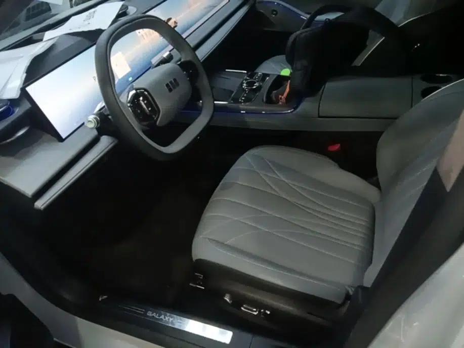 Geely Galaxy E8 2025 700 km Long-Range Intelligent Driving Version — миниатюра 17