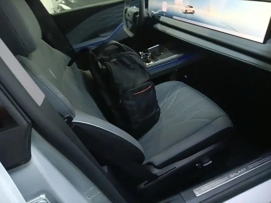 Geely Galaxy E8 2025 700 km Long-Range Intelligent Driving Version — миниатюра 19