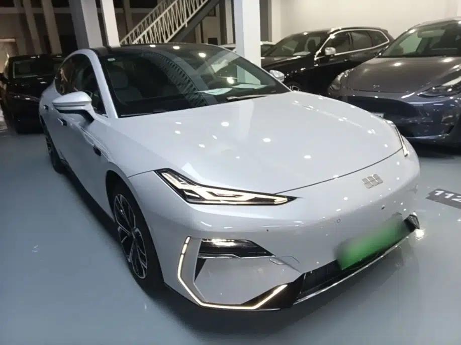 Geely Galaxy E8 2025 700 km Long-Range Intelligent Driving Version — миниатюра 3