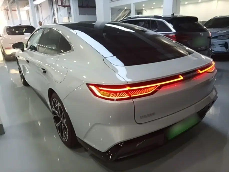 Geely Galaxy E8 2025 700 km Long-Range Intelligent Driving Version — миниатюра 4