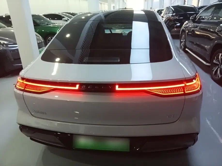 Geely Galaxy E8 2025 700 km Long-Range Intelligent Driving Version — миниатюра 5