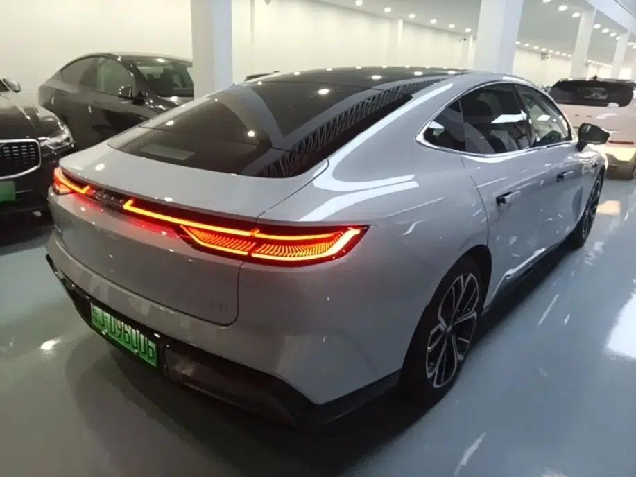 Geely Galaxy E8 2025 700 km Long-Range Intelligent Driving Version — миниатюра 6