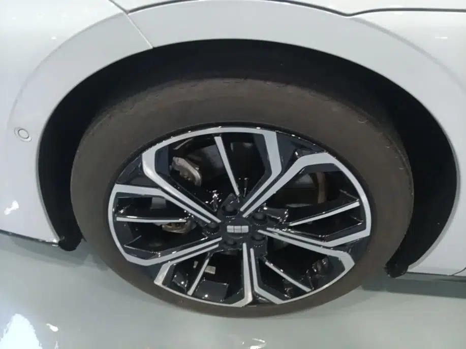 Geely Galaxy E8 2025 700 km Long-Range Intelligent Driving Version — миниатюра 10