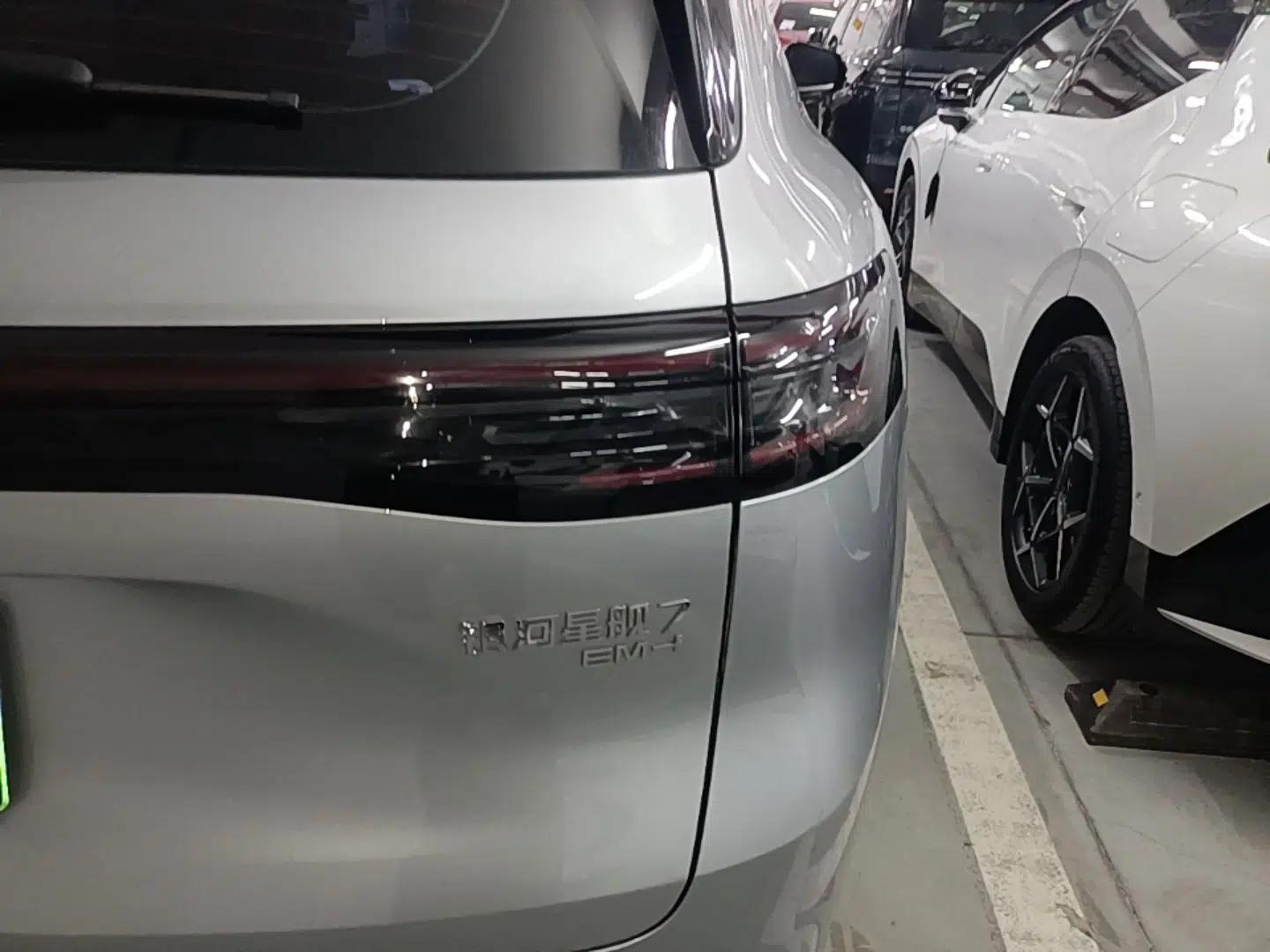 Geely Galaxy Xingjian 7 EM-i 2025 120km Navigator Edition — миниатюра 14