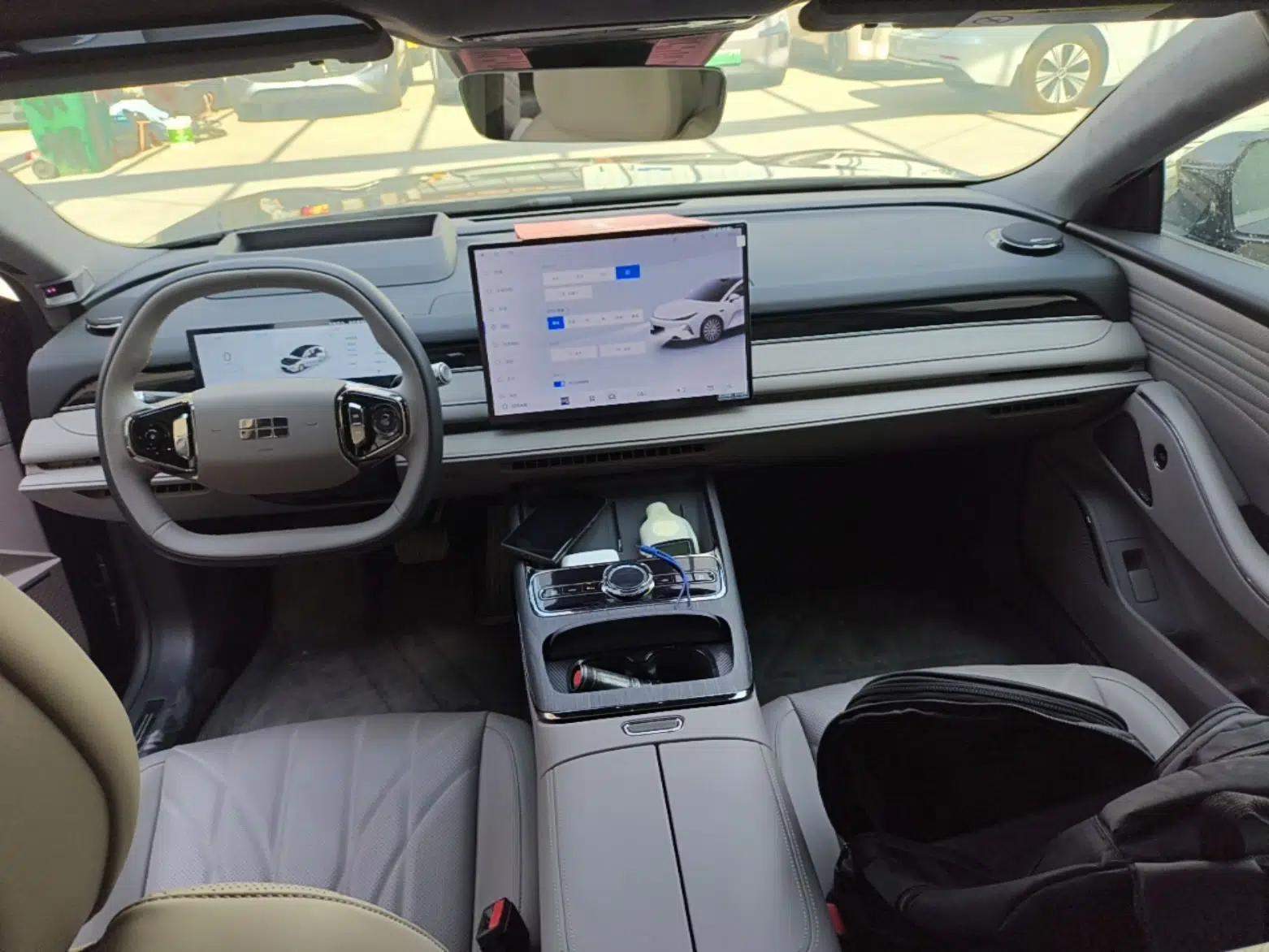 Geely Galaxy 8 2025 130km EM-P Starship Edition — миниатюра 12
