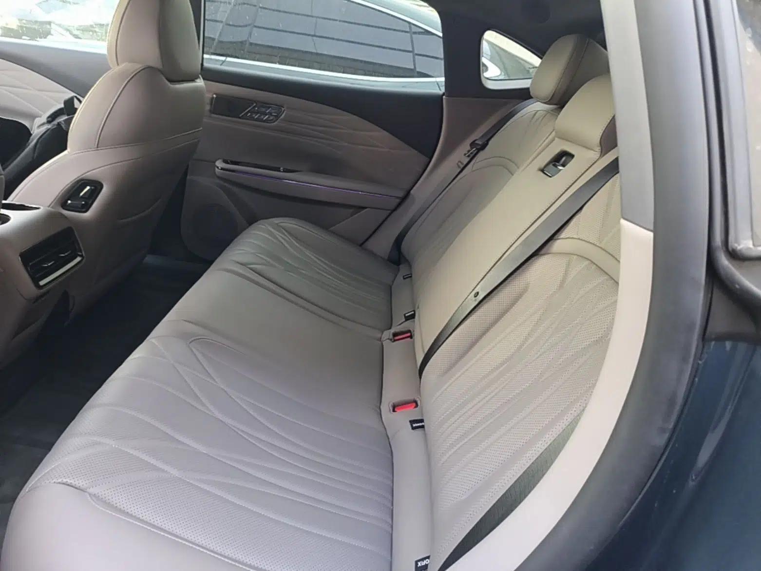 Geely Galaxy 8 2025 130km EM-P Starship Edition — миниатюра 20
