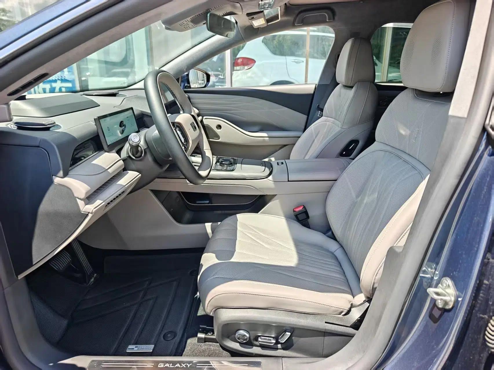Geely Galaxy 8 2025 130km EM-P Starship Edition — миниатюра 18