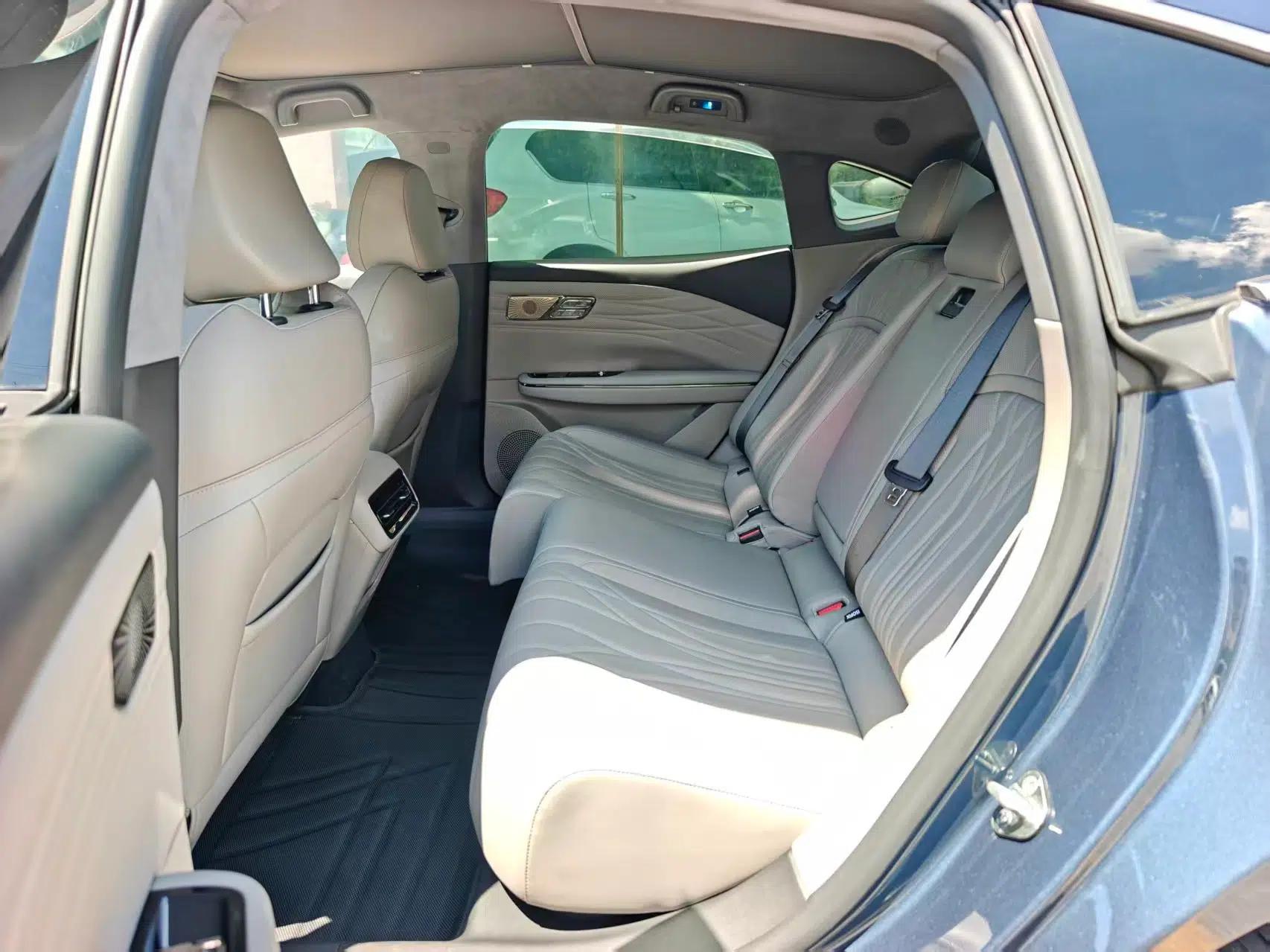 Geely Galaxy 8 2025 130km EM-P Starship Edition — миниатюра 20