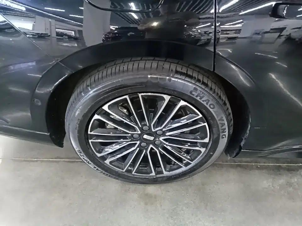 Geely Galaxy 8 2025 130km EM-i Deluxe Edition — миниатюра 11