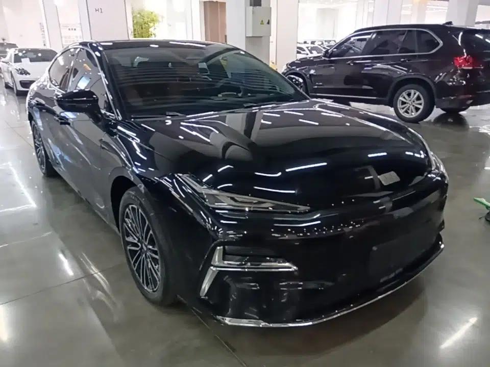 Geely Galaxy 8 2025 130km EM-i Deluxe Edition — миниатюра 3