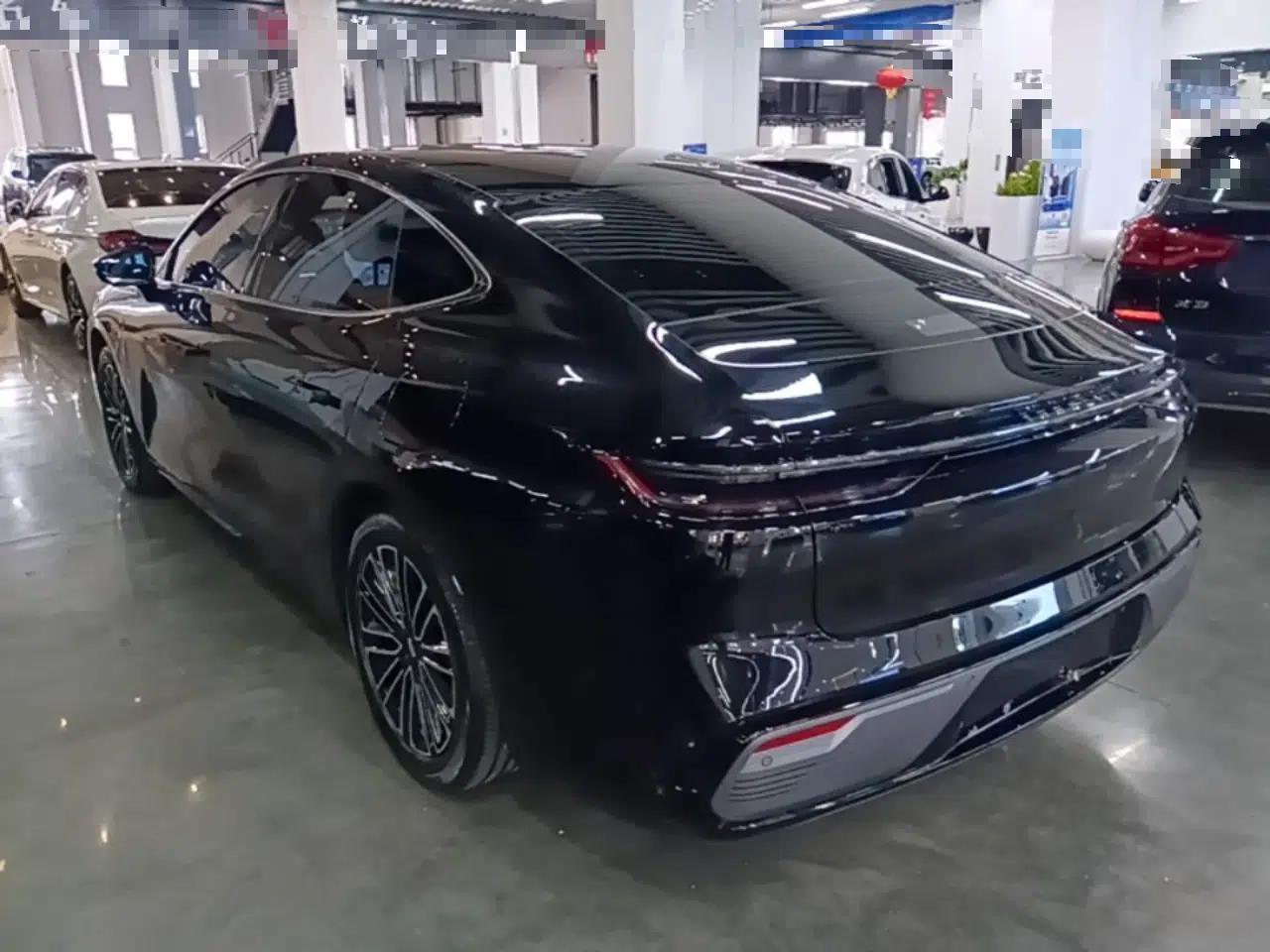 Geely Galaxy 8 2025 130km EM-i Deluxe Edition — миниатюра 4