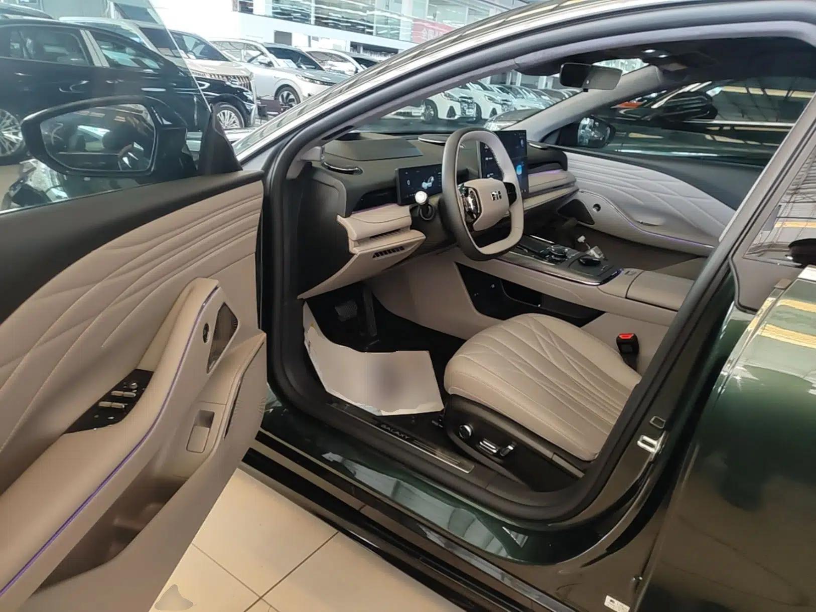Geely Galaxy 8 2025 130km EM-P Starship Edition — миниатюра 18