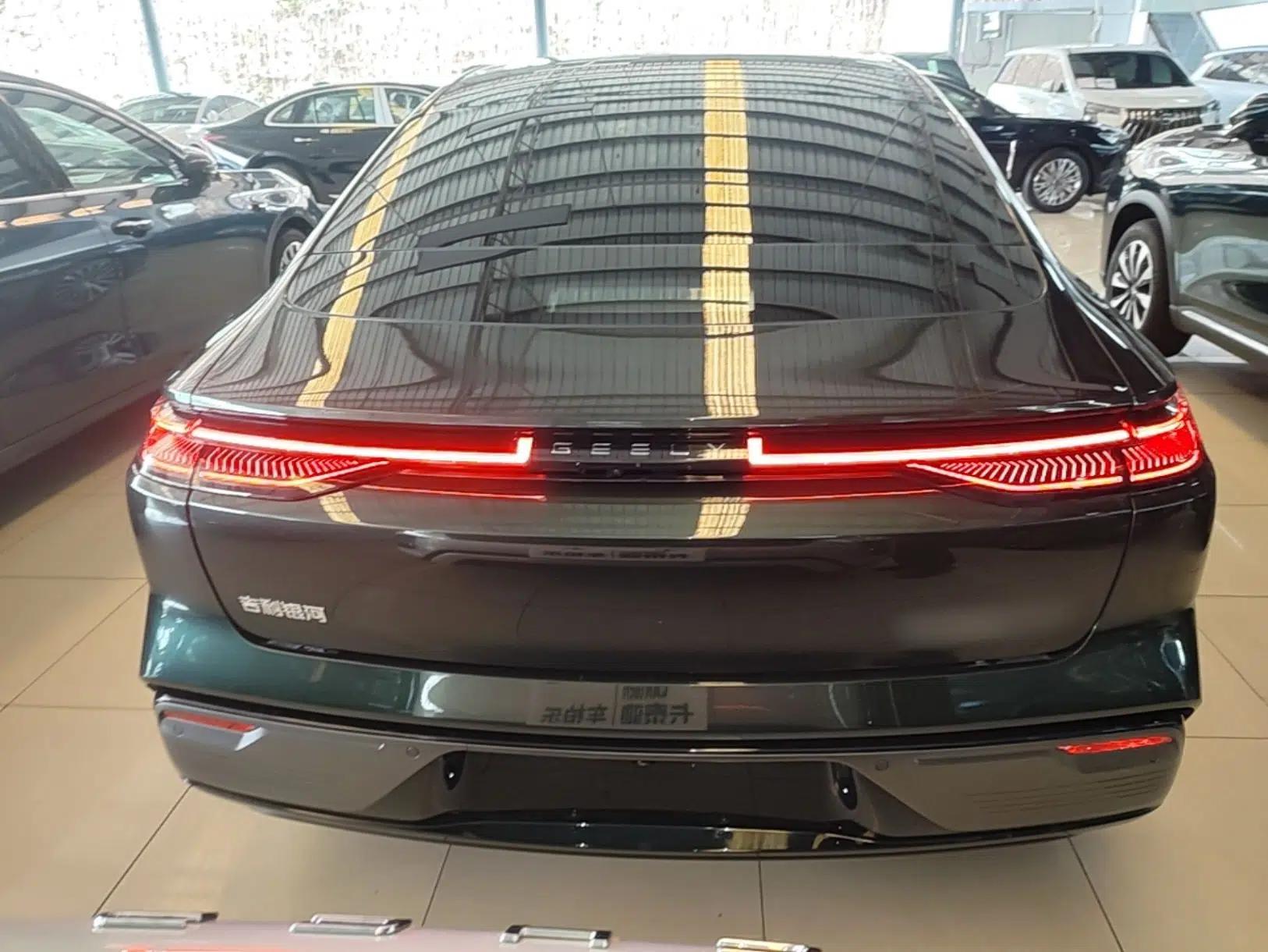 Geely Galaxy 8 2025 130km EM-P Starship Edition — миниатюра 5