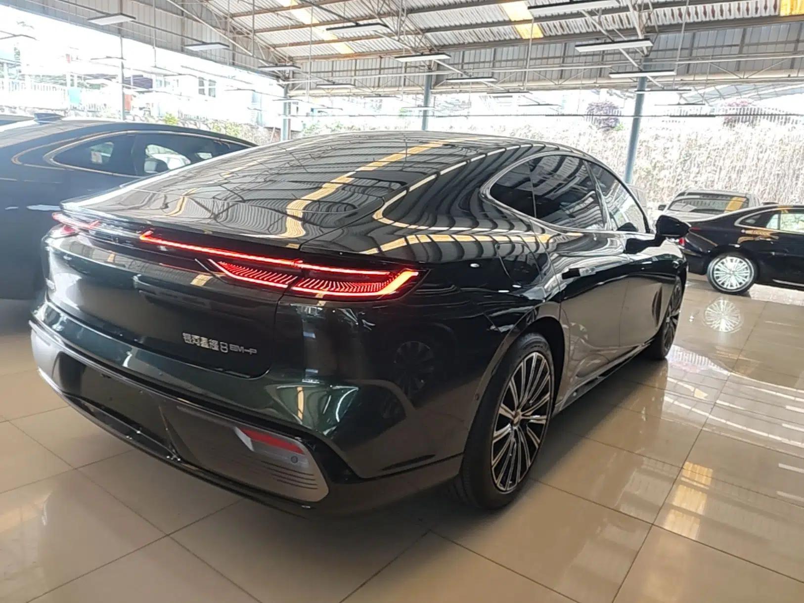 Geely Galaxy 8 2025 130km EM-P Starship Edition — миниатюра 6