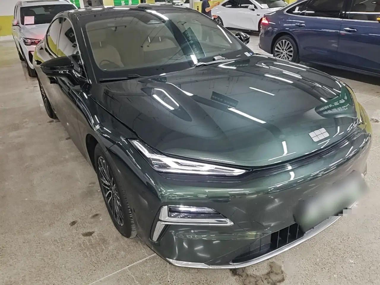 Geely Galaxy 8 2025 130km EM-i Deluxe Edition — миниатюра 3