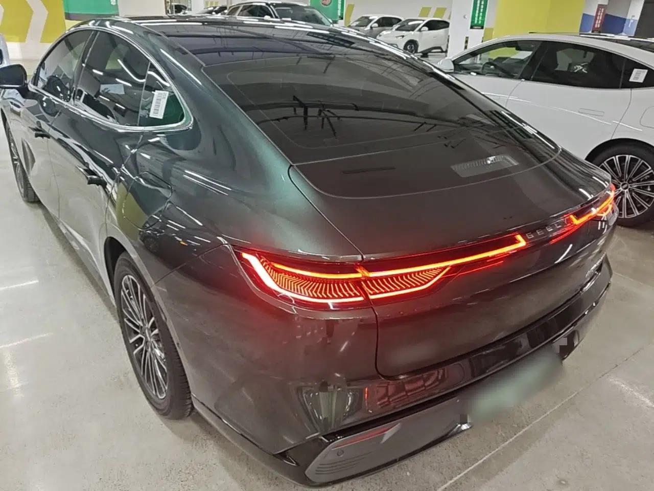 Geely Galaxy 8 2025 130km EM-i Deluxe Edition — миниатюра 4
