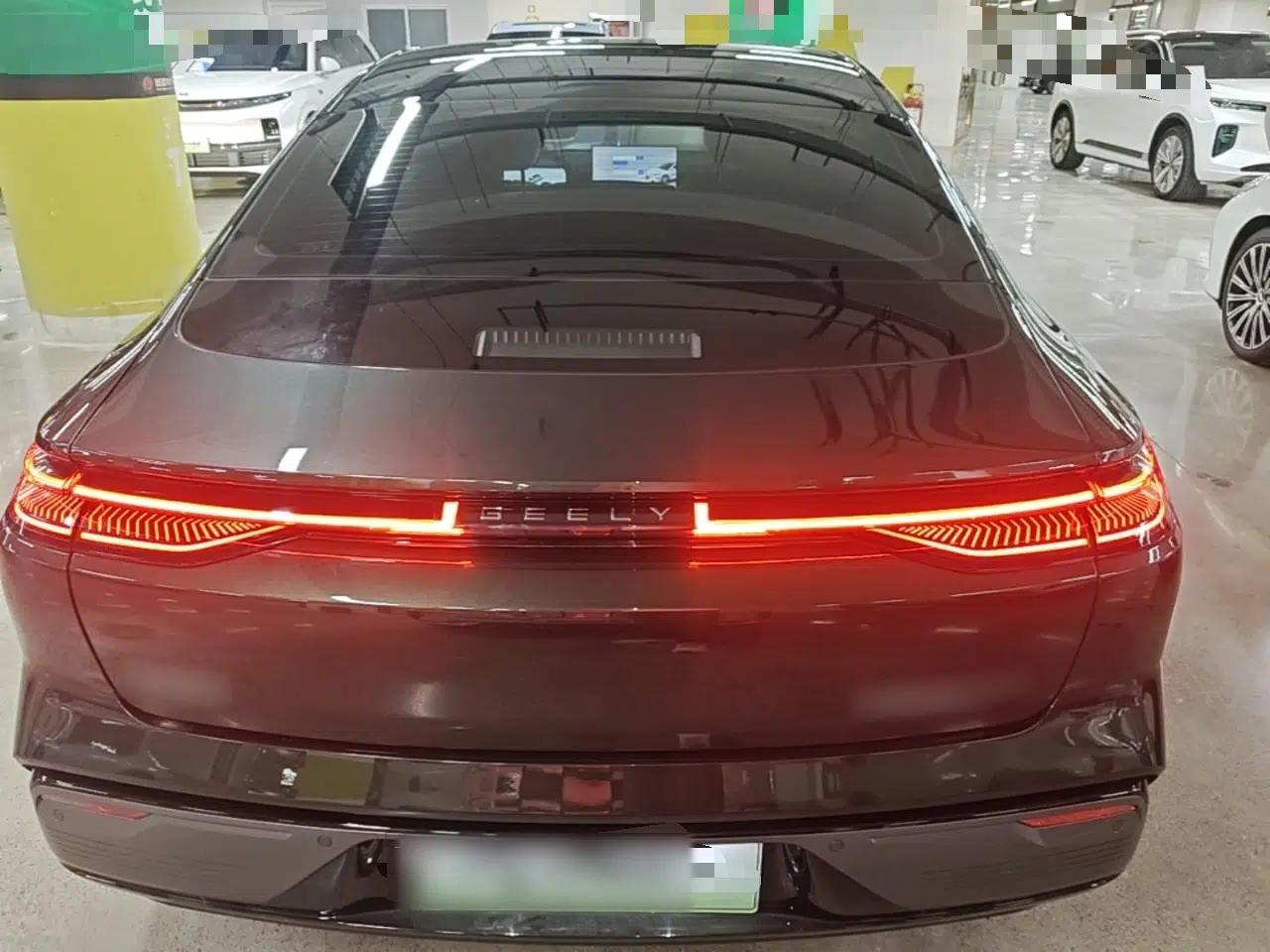 Geely Galaxy 8 2025 130km EM-i Deluxe Edition — миниатюра 5