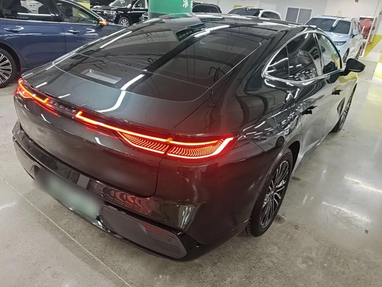 Geely Galaxy 8 2025 130km EM-i Deluxe Edition — миниатюра 6