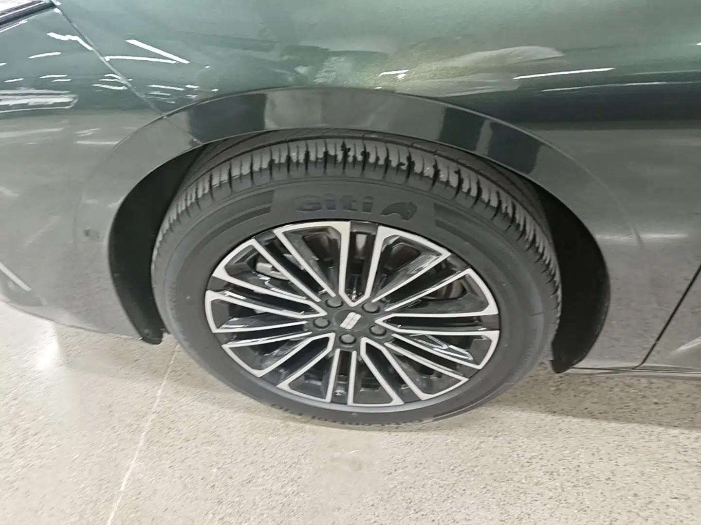 Geely Galaxy 8 2025 130km EM-i Deluxe Edition — миниатюра 10