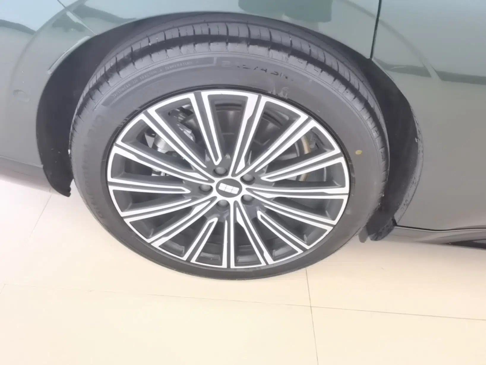 Geely Galaxy 8 2025 130km EM-i Flagship Edition — миниатюра 11