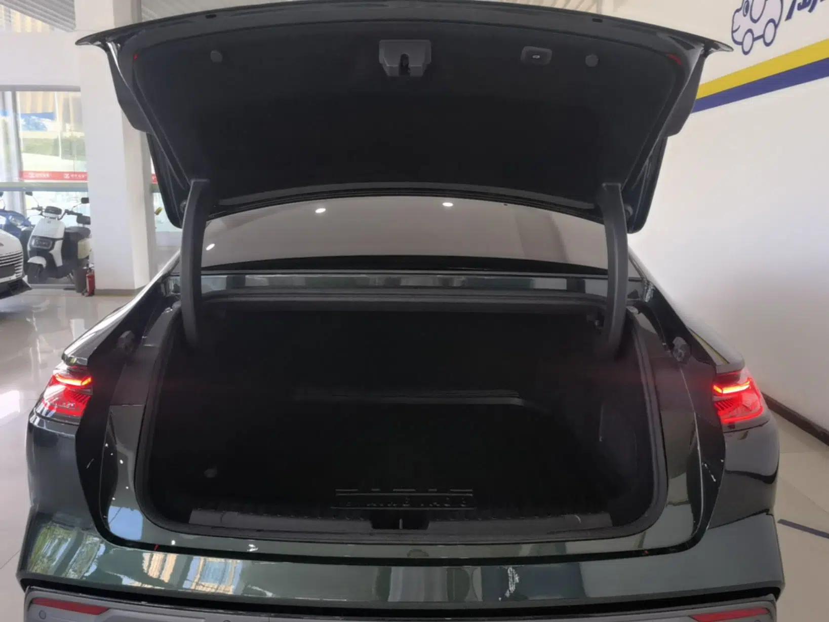 Geely Galaxy 8 2025 130km EM-i Flagship Edition — миниатюра 27