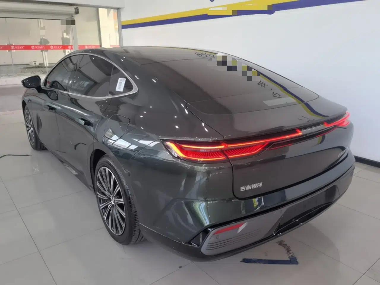 Geely Galaxy 8 2025 130km EM-i Flagship Edition — миниатюра 4