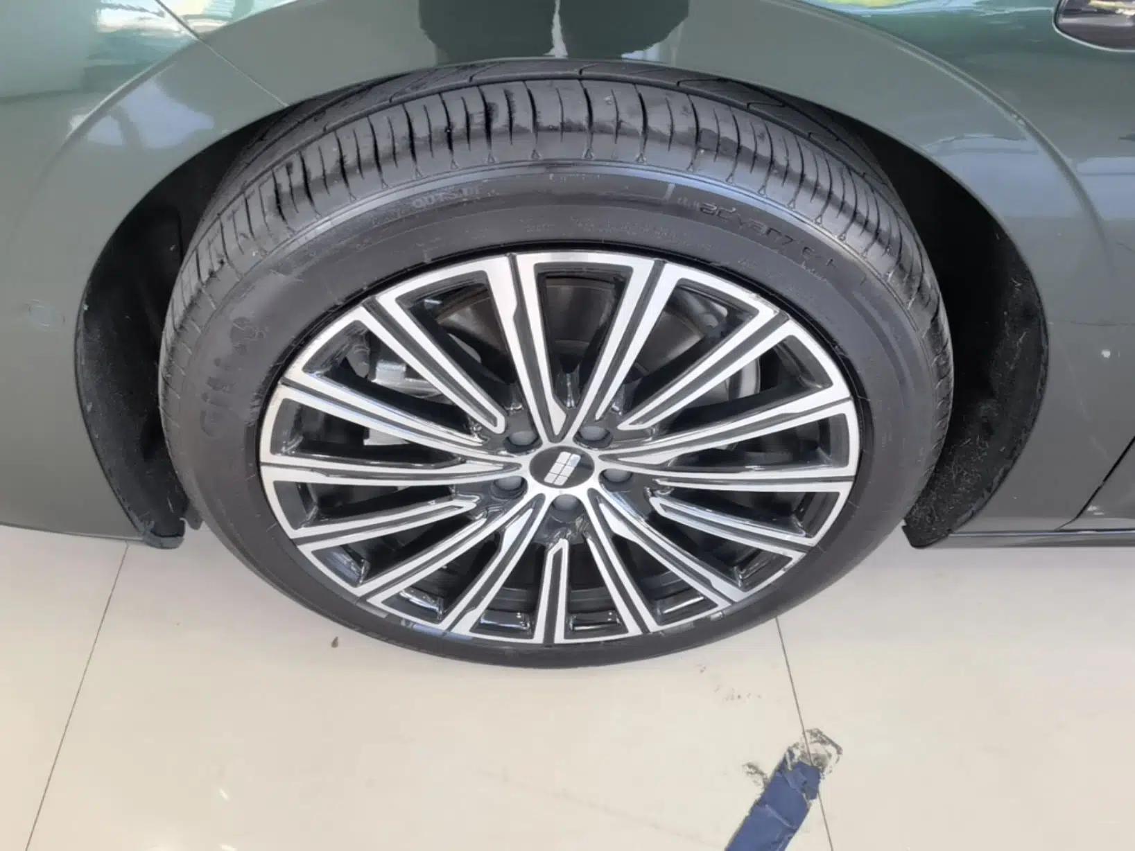 Geely Galaxy 8 2025 130km EM-i Flagship Edition — миниатюра 10