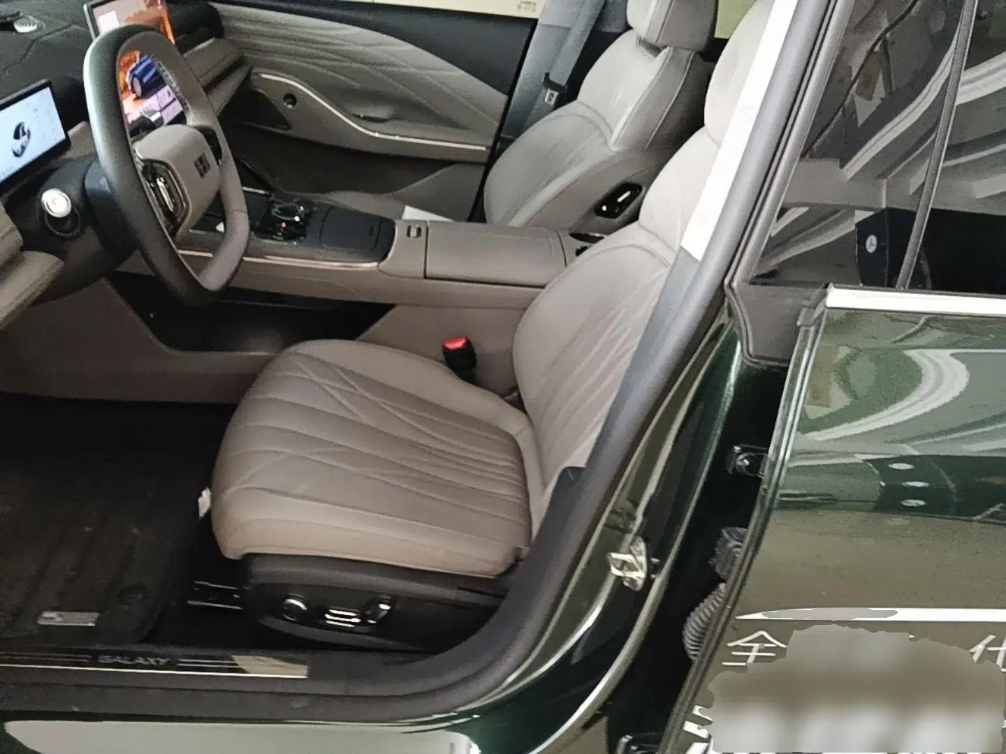 Geely Galaxy 8 2025 130km EM-P Starship Edition — миниатюра 17