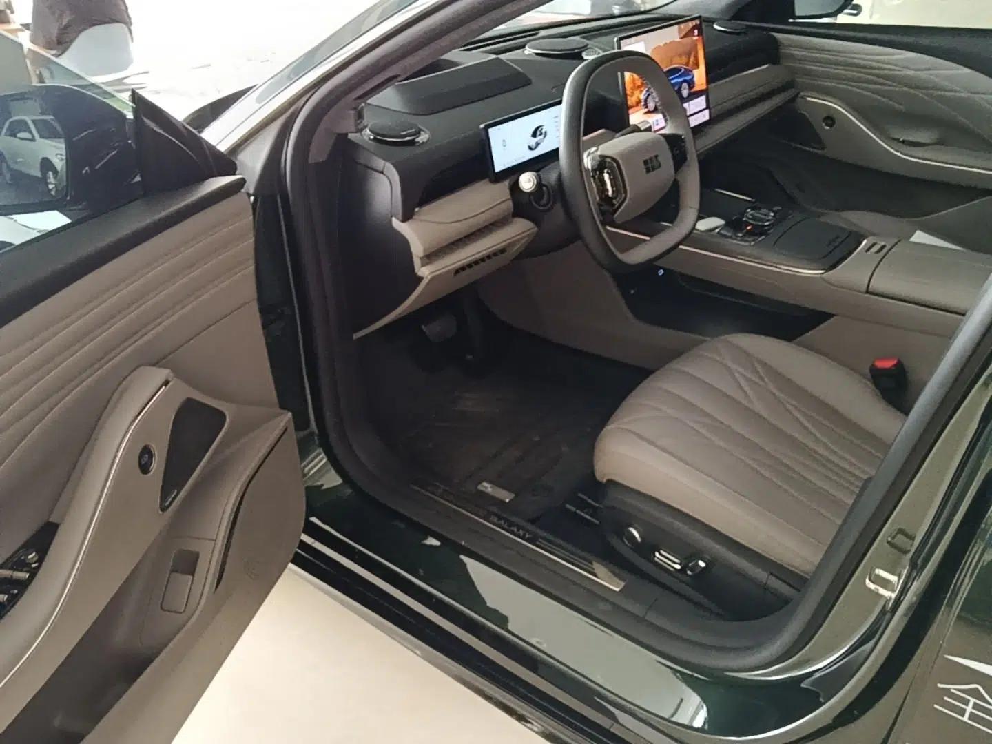 Geely Galaxy 8 2025 130km EM-P Starship Edition — миниатюра 18